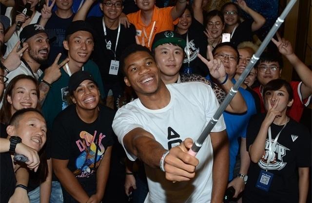 日媒：甲府队长山本英臣出轨球迷妻子，声称想偷看该女子洗澡（日媒爆料：甲府队长山本英臣涉与球迷妻子不当关系，疑称想偷看其洗澡）