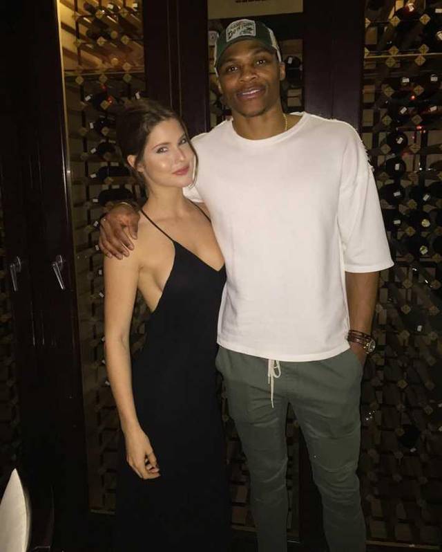 库里归来，勇士队重振旗鼓（库里复出，勇士卷土重来）