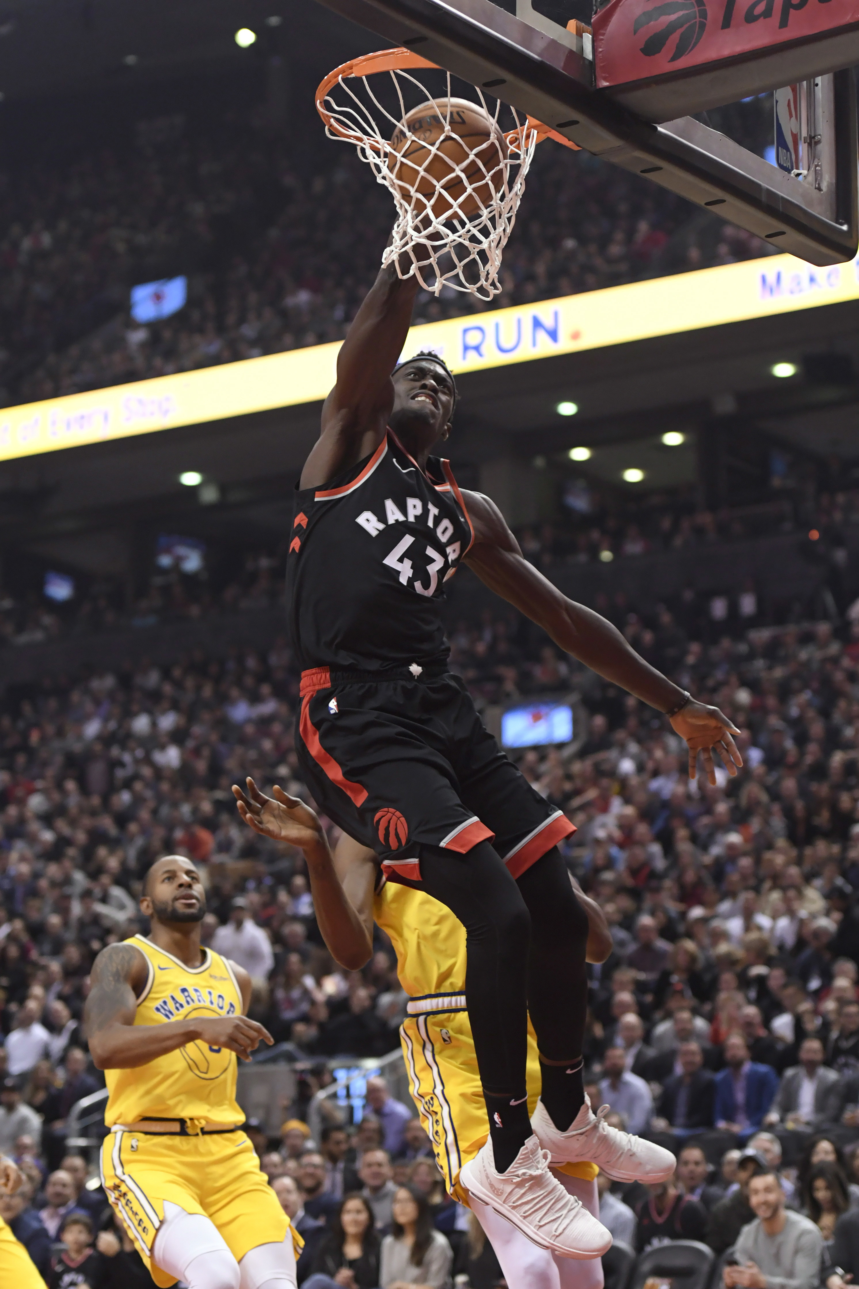 足球国足进攻体系被赞流畅度明显提升（国足进攻体系获好评，流畅度显著提升）