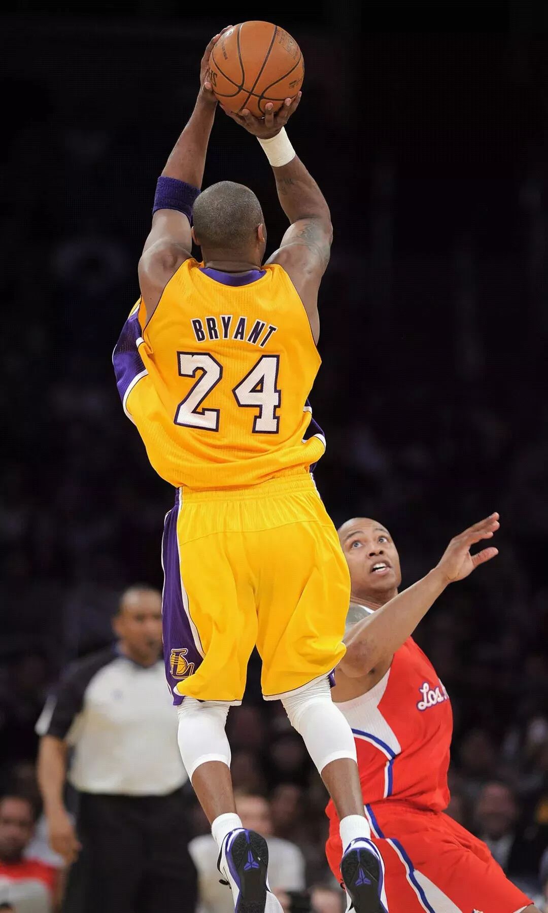 曼联最青睐的中场引援目标身价或将超过1亿英镑。（曼联看中的中场标价或将破亿英镑）