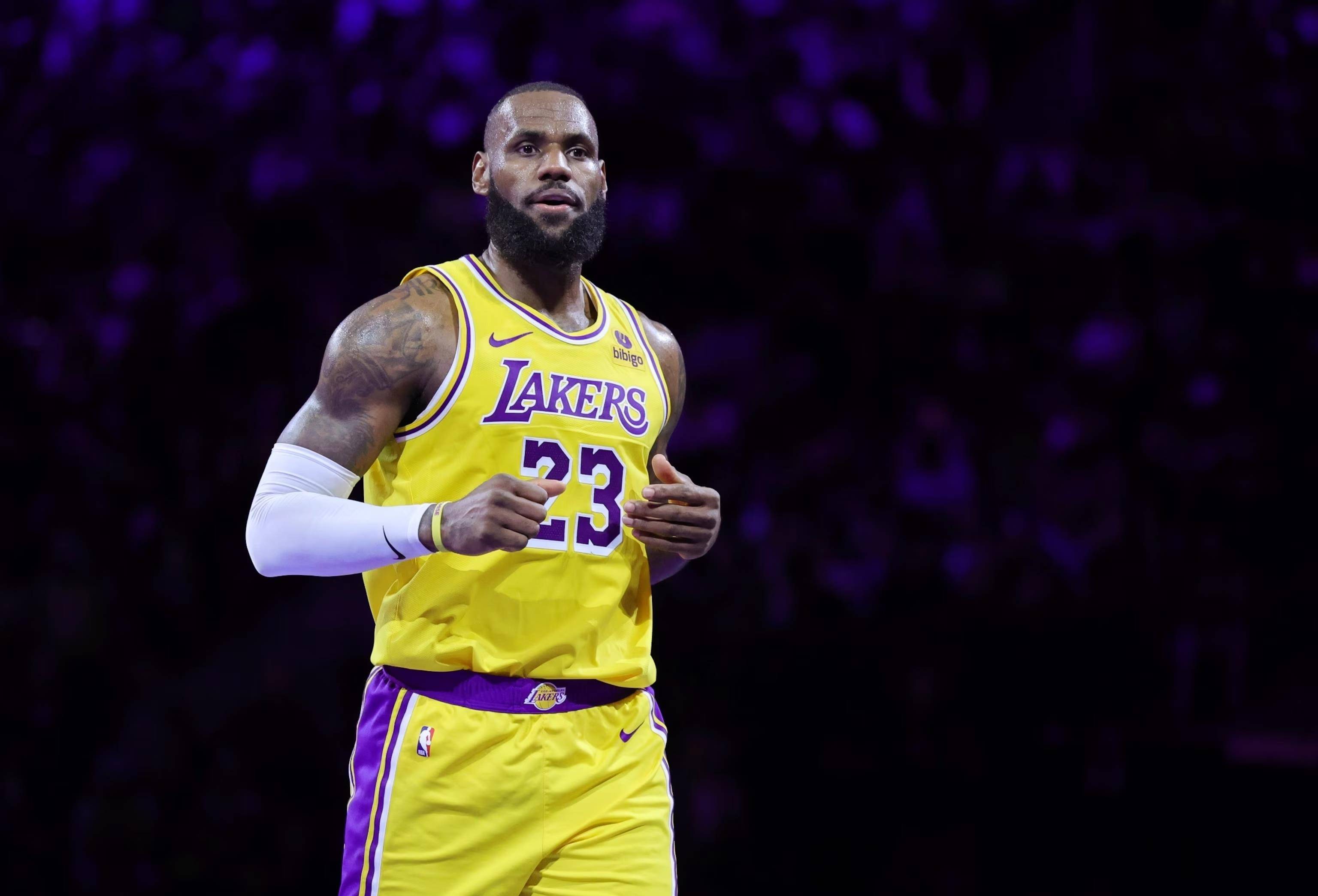 足球报：海牛欠薪3000万，前梅州主帅接替李霄鹏执教球队（足球报：海牛被曝欠薪3000万，前梅州主帅上任接棒李霄鹏）