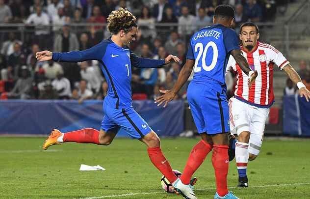 莱万：我对助攻感到高兴；球迷应该会满意我们的表现（莱万：为助攻感到欣喜，相信球迷会满意我们的发挥）