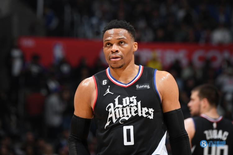 埃孔：尼日利亚足协结清欠款，全队团结一心备战比赛（埃孔：尼日足协已结清欠款，球队上下同心备战）