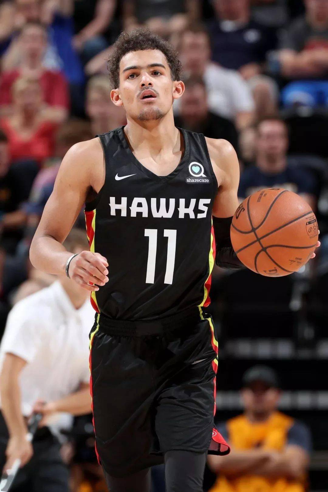 詹姆斯赛季前6战场均14分 近两战场均24分11板7助&命中率大幅回升（詹姆斯回暖：前6场场均14分，近两战24分11板7助，命中率明显回升）