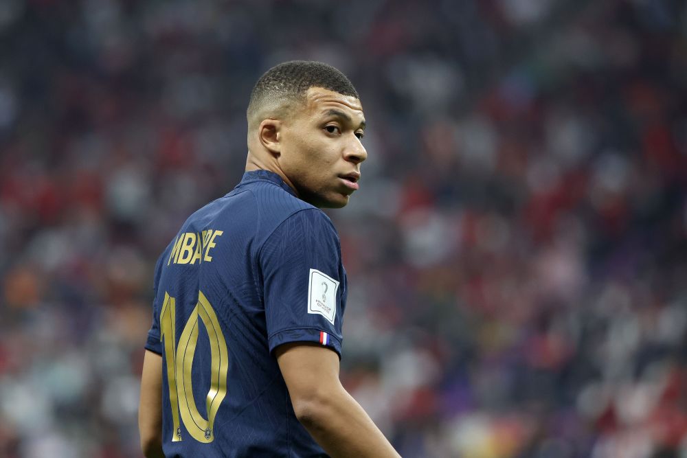 科斯塔库塔：点球毫无逻辑，这么吹一个半场能吹17、18个点球（科斯塔库塔：点球判罚毫无章法，按这尺度半场能吹出十七八个点球）